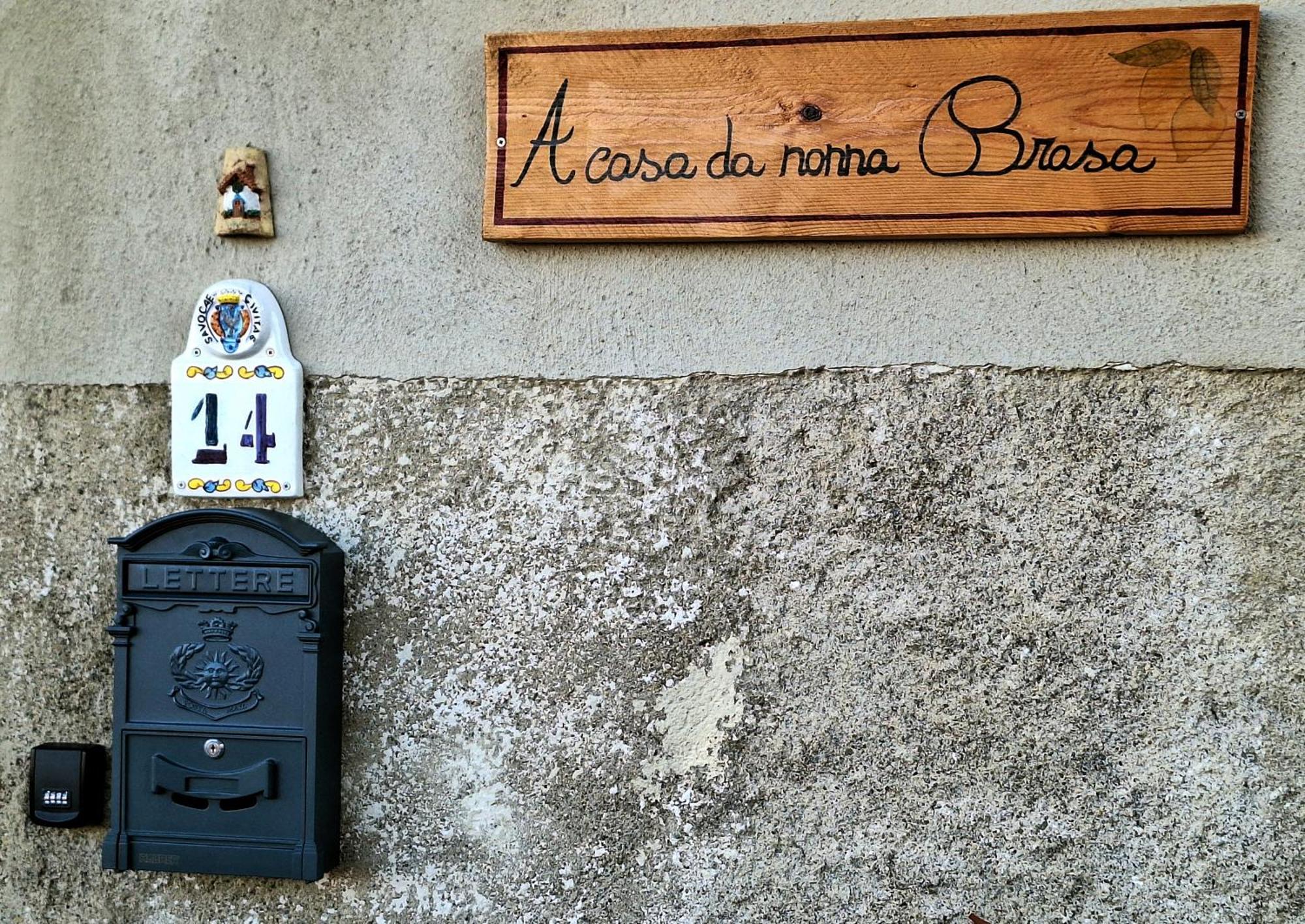 A Casa Da Nonna Brasa Holiday Home Savoca Eksteriør billede